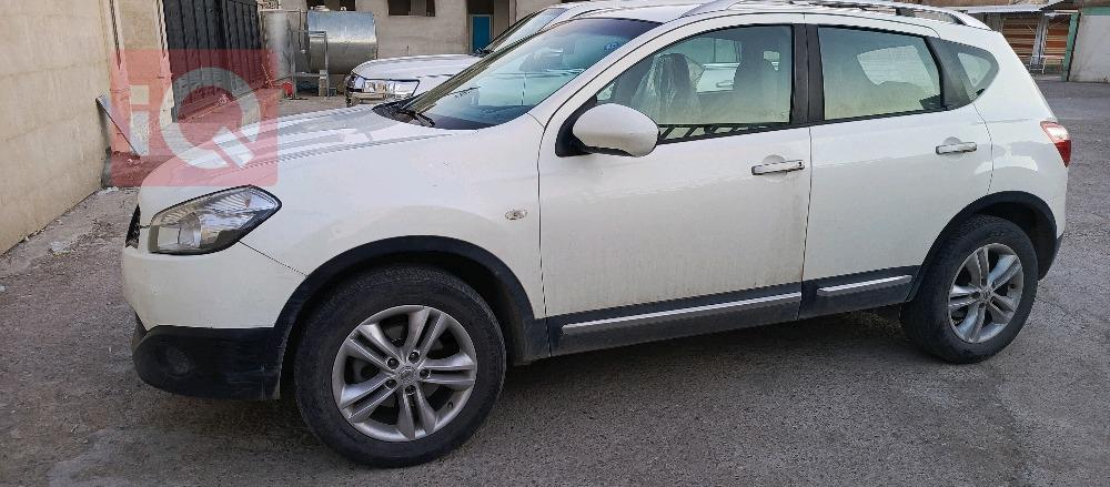 نيسان قاشقاي